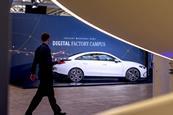 Mercedes-Benz tests advanced Human-Machine Interfaces blending AI, robotics and shopfloor input at Berlin Digital Factory