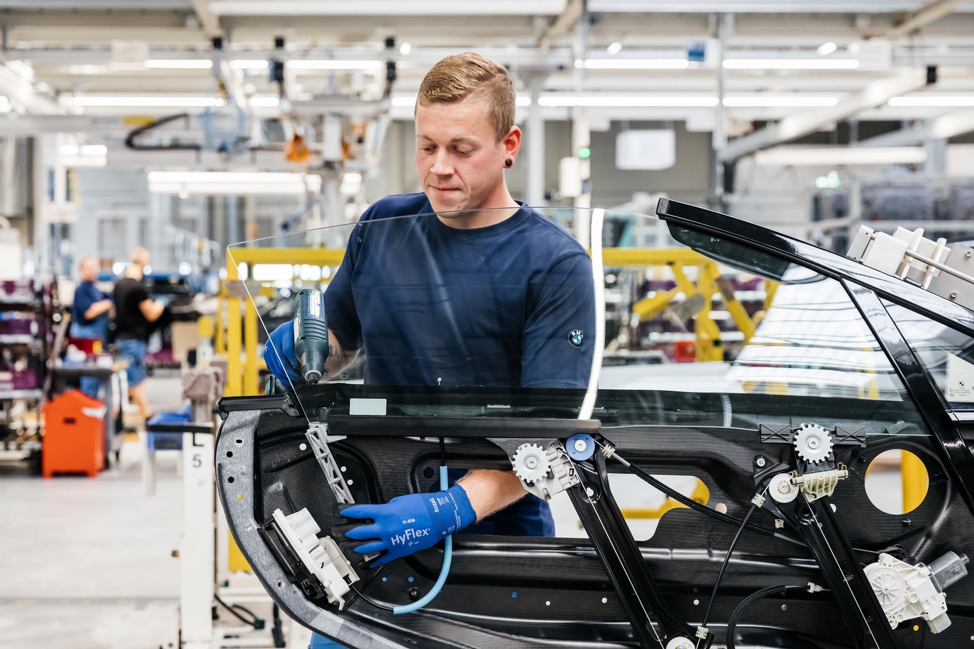 Bmw Takes Additive Manufacturing From Prototype To Serial Lines Article Automotive Manufacturing Solutions