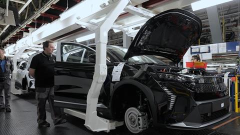 Story - From Megane Scenic to Scenic E-Tech electric, five generations born in Douai