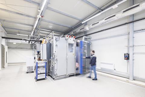 Henkel - Battery Test Center - climate chamber closing2