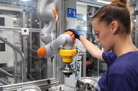 KUKA_HRC in the production of the BMW Group_Copyright KUKA