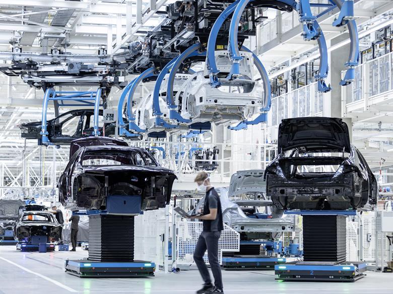 Cellular manufacturing adds flexibility in Mercedes-Benz bodyshop ...